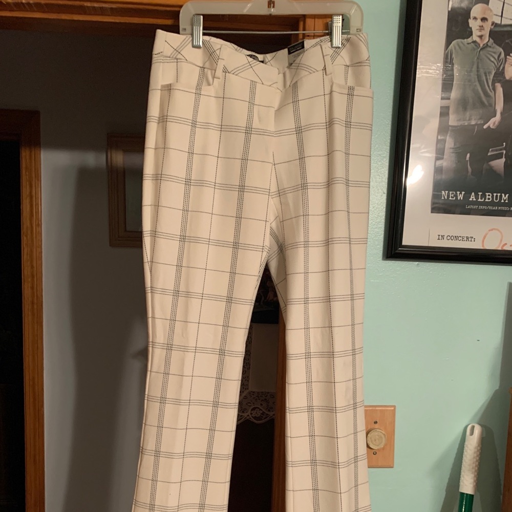 White plaid express pants size 4